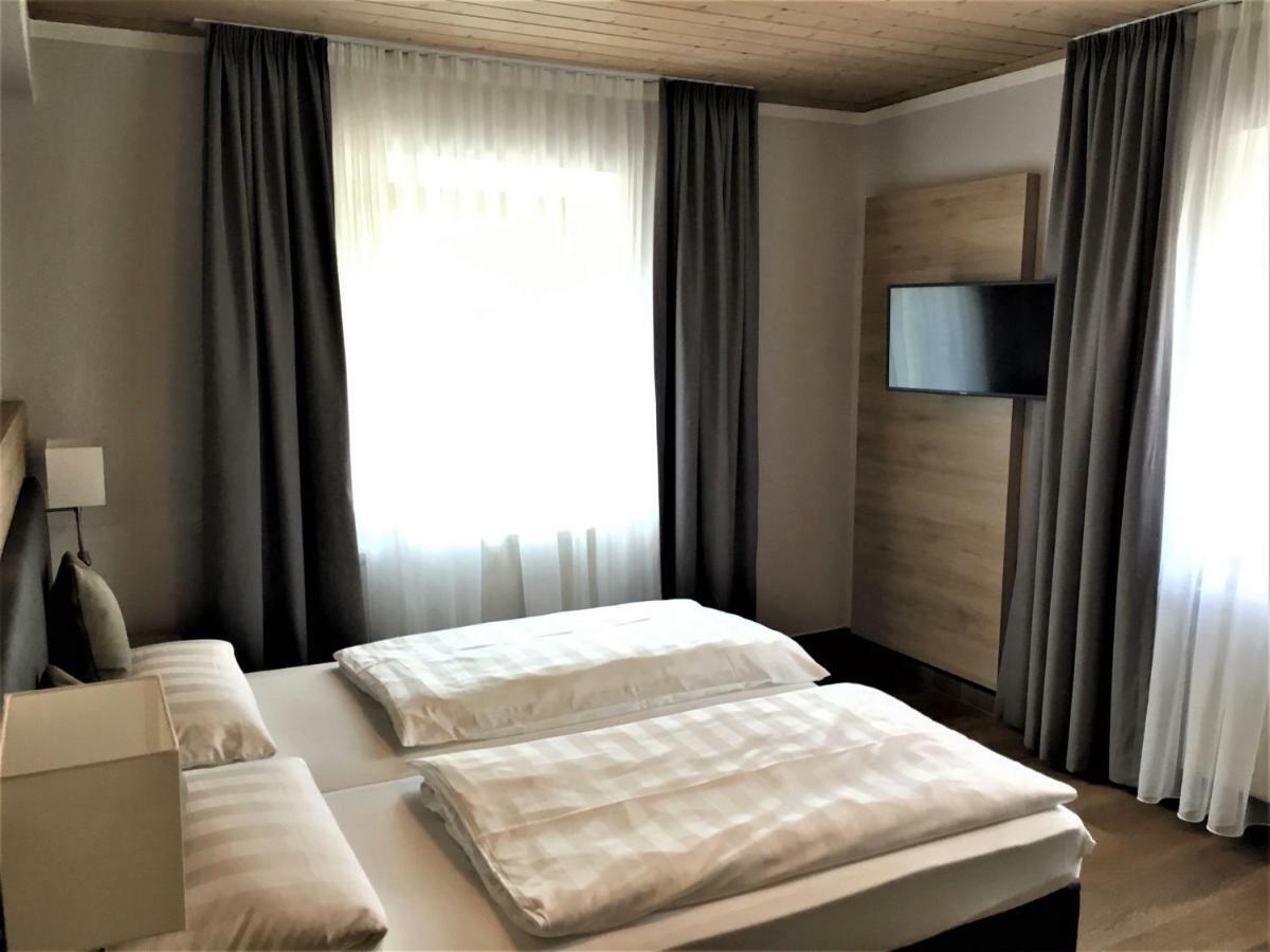 Eberl Hotel Pension Muenchen Feldmoching 外观 照片