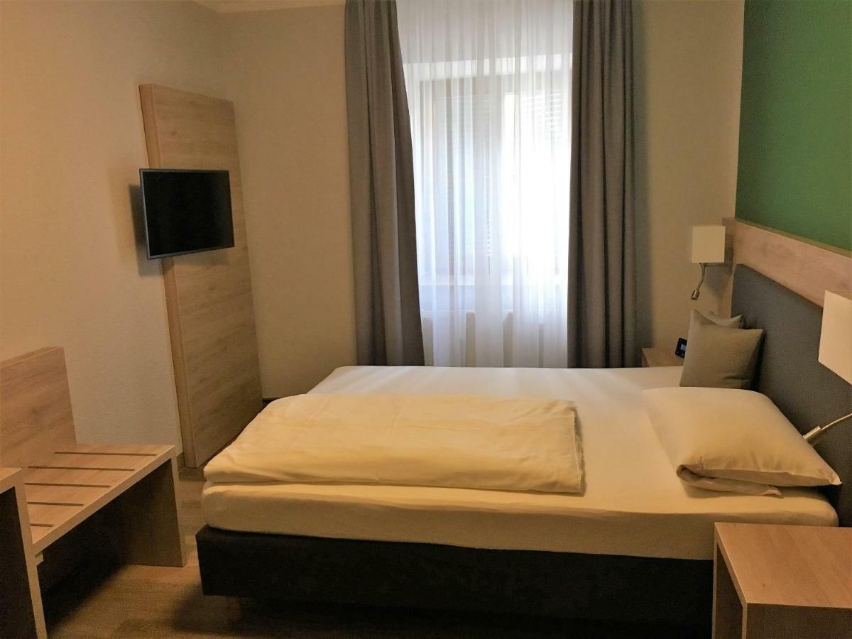 Eberl Hotel Pension Muenchen Feldmoching 外观 照片