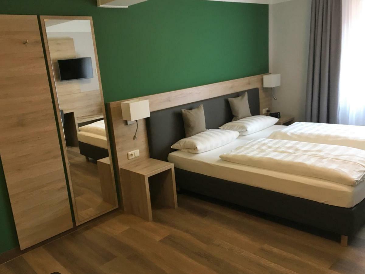 Eberl Hotel Pension Muenchen Feldmoching 外观 照片